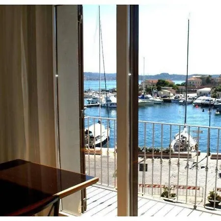 Apartment Maison Sur L'ancien Port, La Maddalena