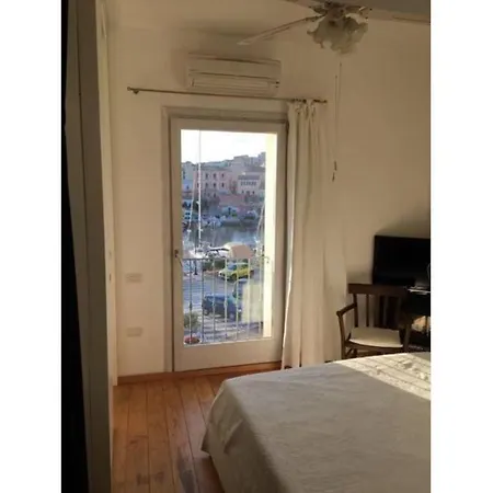 Maison Sur L'ancien Port, La Maddalena Apartment