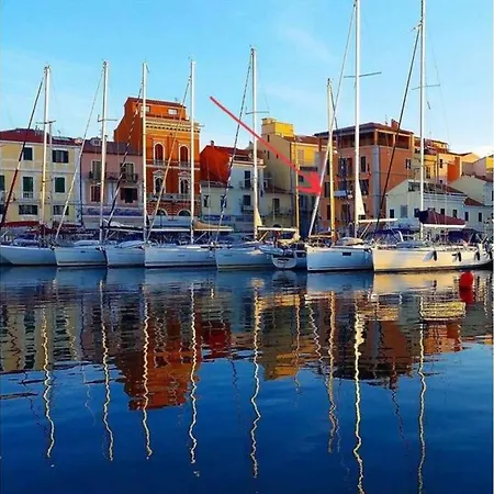 Maison Sur L'ancien Port, La Maddalena
