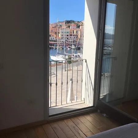 Apartment Maison Sur L'ancien Port, La Maddalena