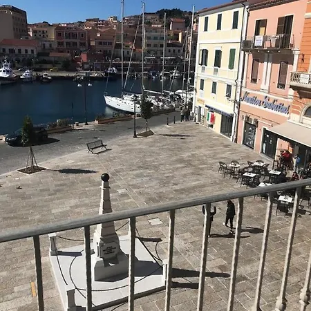 Maison Sur L'ancien Port, La Maddalena